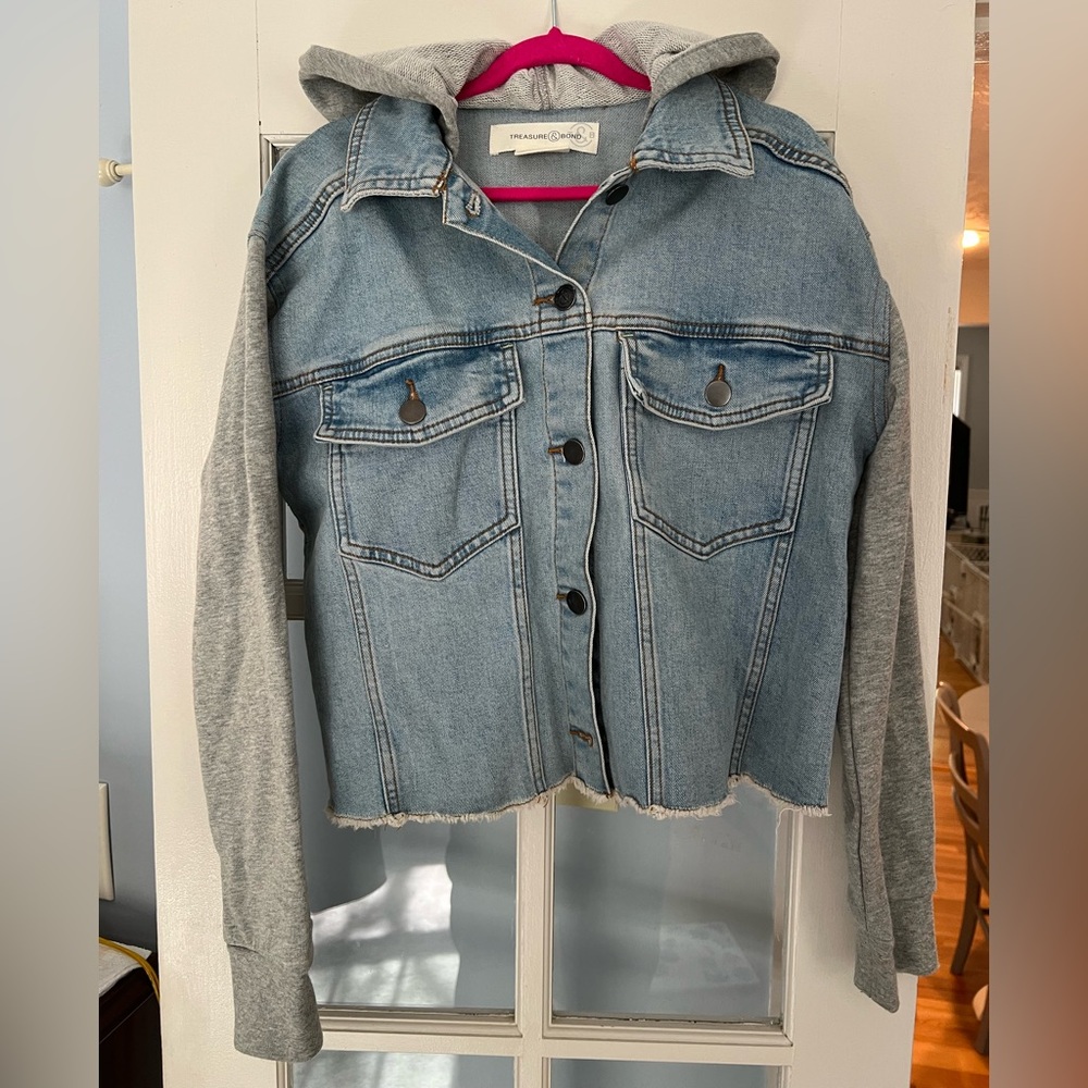 Treasure & Bond Denim Jacket w Gray Knit Sleeves and Hood. Girls size XL 14/16